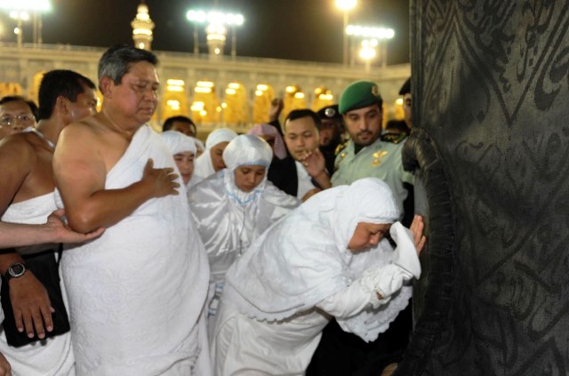 Pesan SMS dari SBY di Depan Ka&acute;bah kepada Elit Demokrat